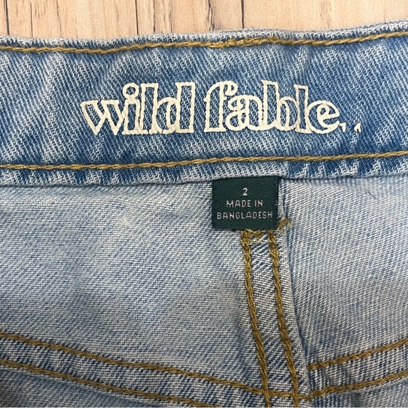 Wild Fable distressed high rise short raw hem size 2 light wash - Picture 2 of 6